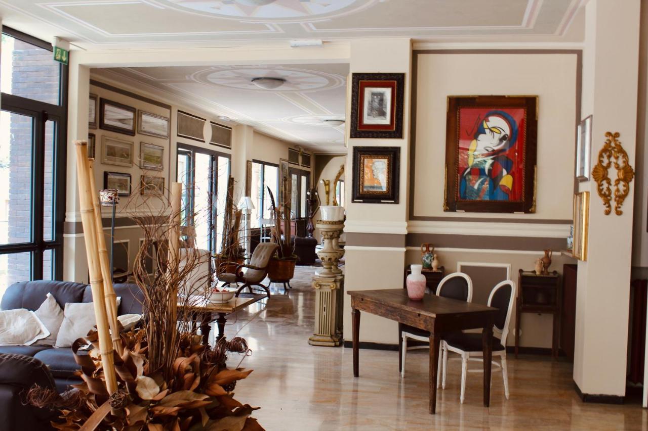 Hotel Pandos